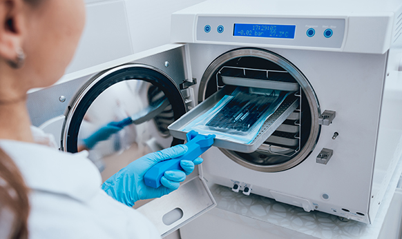Sterilizing medical instruments in autoclave
